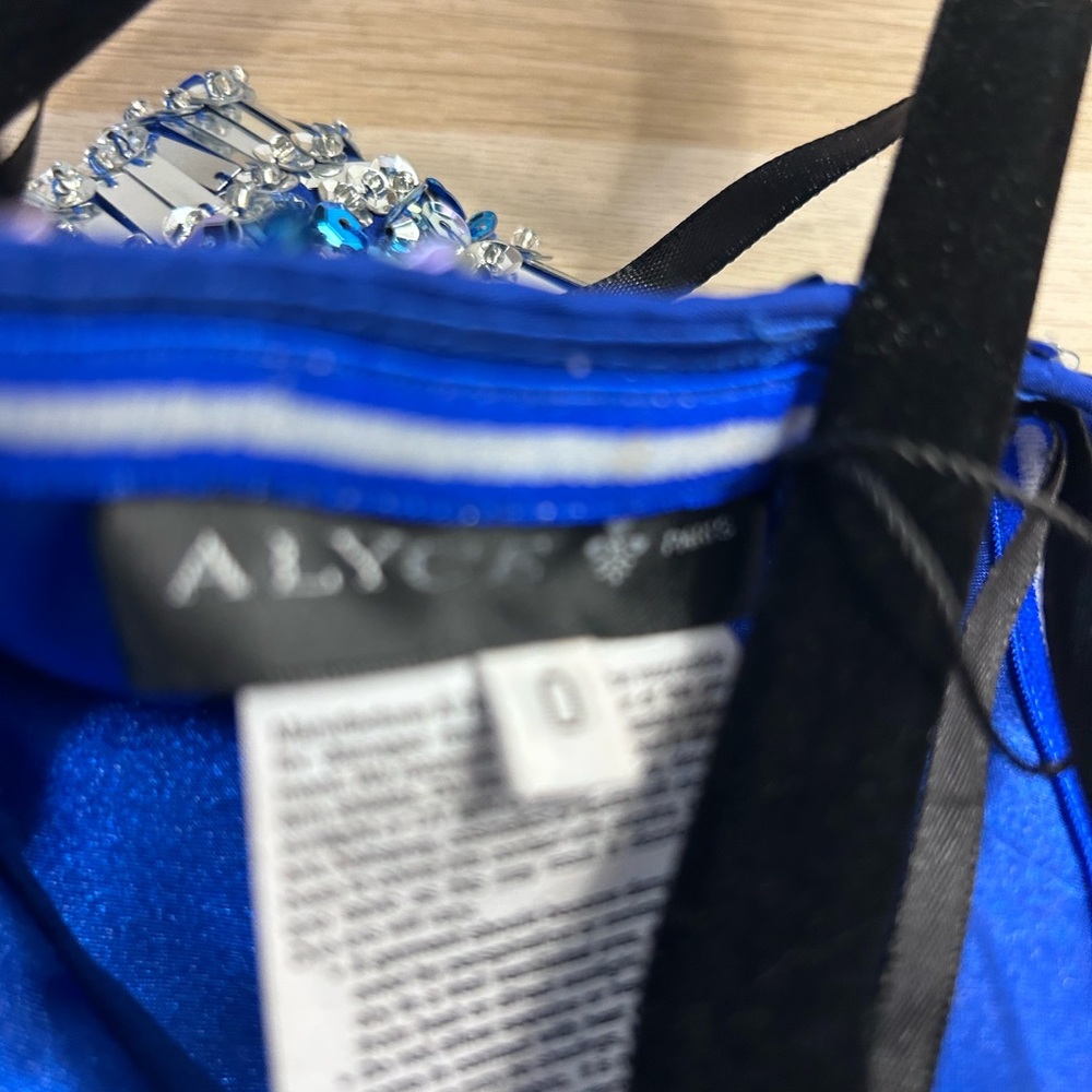 Alyce Paris Silver and Blue Sequin Embellished Crop Top - Picture 2 of 5